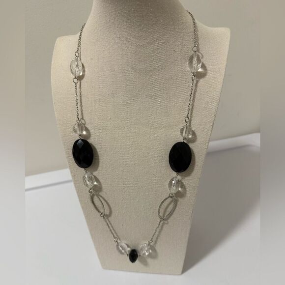 Silvertone Necklace with Clear & Black Faceted Lucite Beads & Textured circles. - Picture 1 of 7